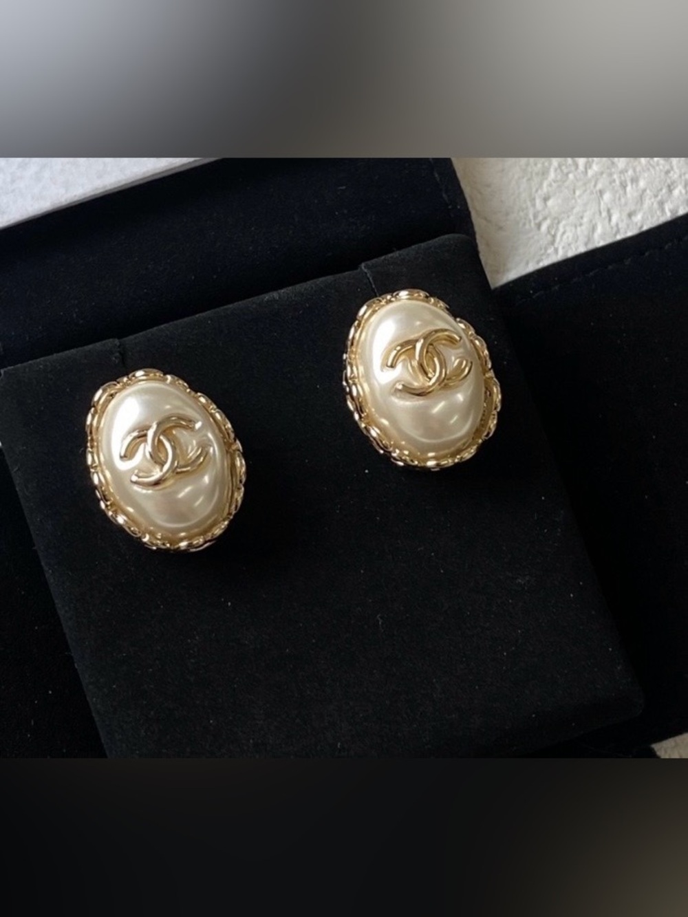 Double C VINTAGE STYLE OVAL PEARL Gold-Tone Logo Stud Earrings For Pierced Ears